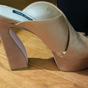 Never worn, Nine West Suede platform slide size 8M